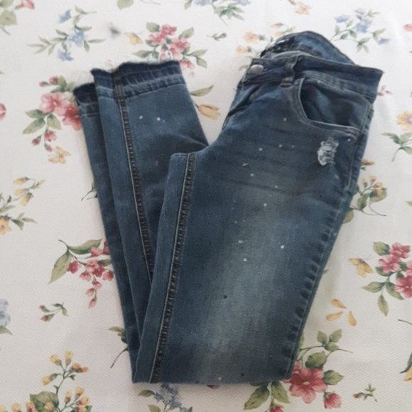 size 1 Dollhouse skinny distressed painted jeans - Picture 11 of 16